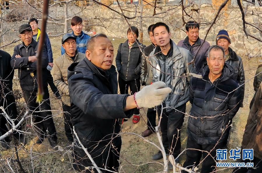 （新華全媒頭條·圖文互動(dòng)）（8）鍛造領(lǐng)航復(fù)興的中流砥柱——寫在“不忘初心、牢記使命”主題教育即將啟動(dòng)之際