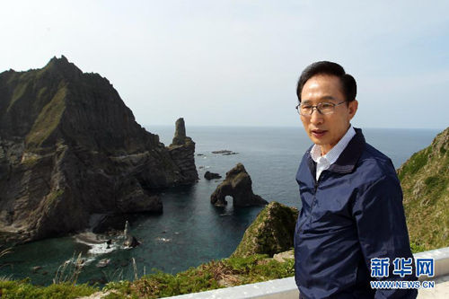 　　8月10日，韓國總統(tǒng)李明博登上與日本存在主權(quán)爭議的獨島（日本稱竹島）視察。（來源：網(wǎng)絡(luò)）