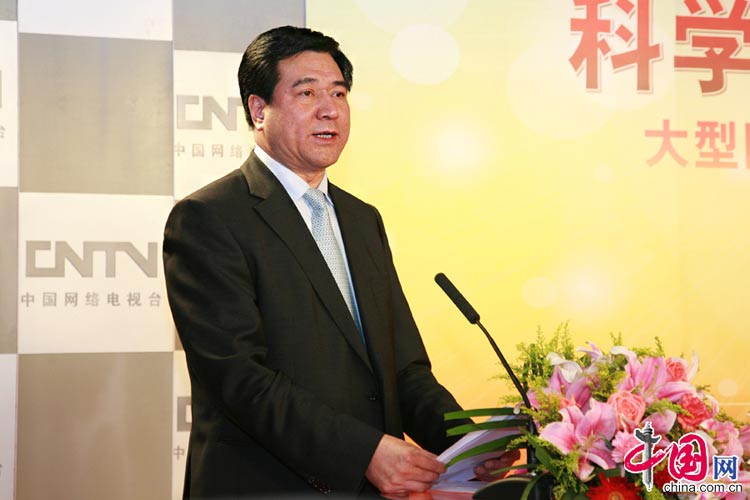  11月6日，由中央宣傳部、國家發(fā)展改革委、解放軍總政治部、北京市委主辦，中國網(wǎng)絡(luò)電視臺(tái)承辦的“科學(xué)發(fā)展　成就輝煌”大型圖片展覽網(wǎng)上展館6日起與廣大網(wǎng)友見面。圖為中宣部副部長申維辰同志講話。 中國網(wǎng) 李佳攝影