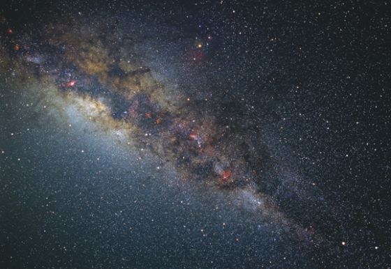 銀河系的中心大部分被星塵所包圍。