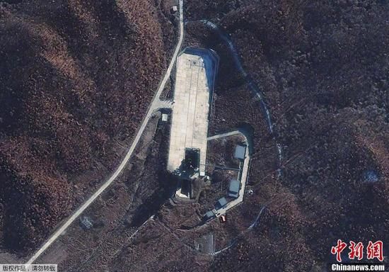 當(dāng)?shù)貢r(shí)間12月1日，朝鮮宇宙空間技術(shù)委員會(huì)發(fā)言人說(shuō)，朝鮮將于本月10日至22日間發(fā)射衛(wèi)星。圖為國(guó)外媒體近日公布的俯瞰朝鮮衛(wèi)星發(fā)射場(chǎng)照片。