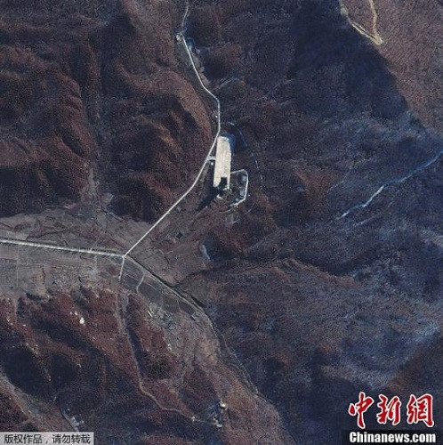 當(dāng)?shù)貢r(shí)間12月1日，朝鮮宇宙空間技術(shù)委員會(huì)發(fā)言人說(shuō)，朝鮮將于本月10日至22日間發(fā)射衛(wèi)星。圖為國(guó)外媒體近日公布的俯瞰朝鮮衛(wèi)星發(fā)射場(chǎng)照片。