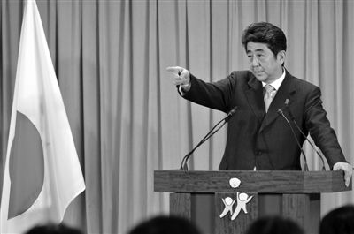 17日，東京自民黨總部大樓，安倍晉三勝選后召開新聞發(fā)布會。