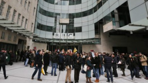 BBC員工舉行12小時(shí)罷工抗議公司繼續(xù)裁員。