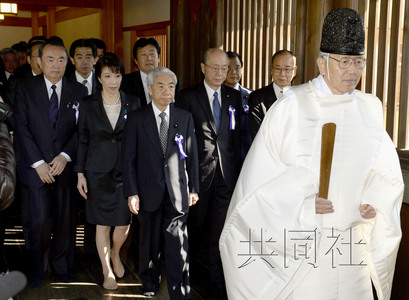日本168名議員參拜靖國(guó)神社八年來(lái)最大規(guī)模（圖）