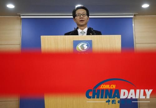 韓國統(tǒng)一部長官柳吉在26日發(fā)表政府聲明說，決定將滯留在開城園區(qū)的韓方人員全部撤回。