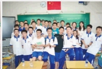 湖南師大附中最牛班18班，26人被保送北大清華，圖為部分學(xué)生合影。