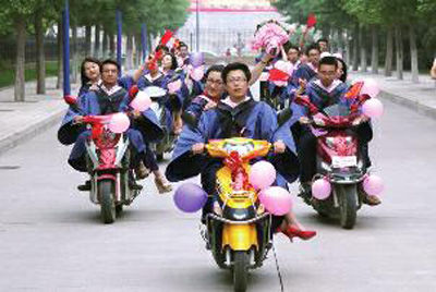 畢業(yè)了，結(jié)婚了(圖)