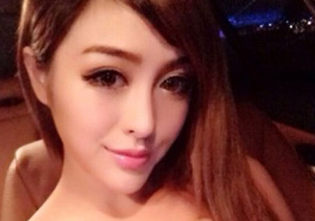 復旦?；ㄐ愿兴椒空樟鞒?網友感嘆女神不再清純