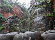 （今日關(guān)注·樂山大佛“體檢”·圖文互動）（1）樂山大佛新世紀最大規(guī)?！绑w檢”觸達核心區(qū)域