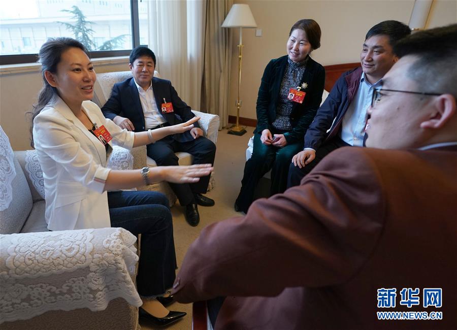 (兩會(huì)·圖片故事)(4)全國人大代表王欣會(huì):讓自閉癥兒童融入社會(huì)生活