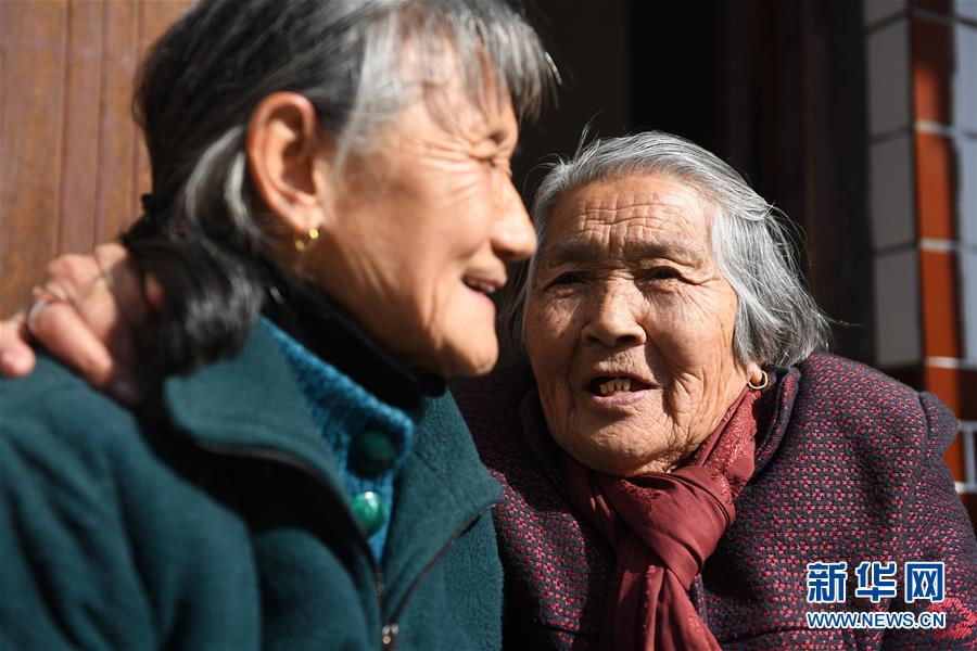 (社會(huì))(6)“86歲”和“72歲”的鄰里姐妹情