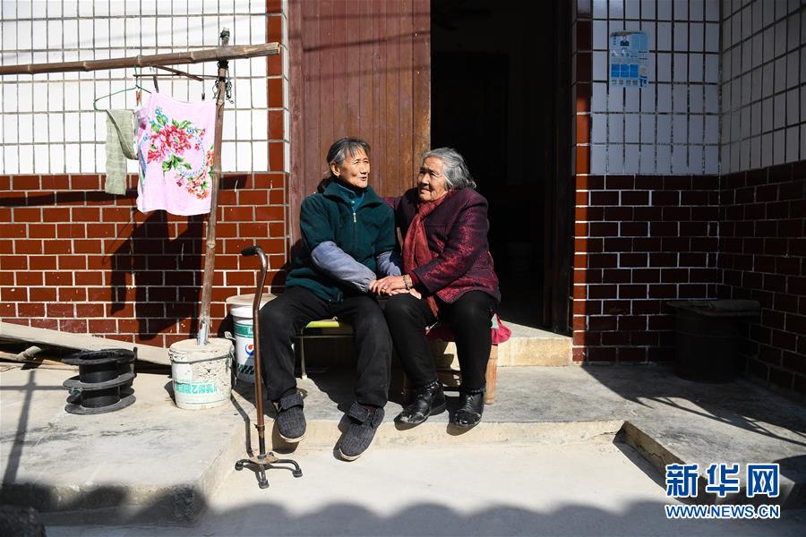 (社會(huì))(3)“86歲”和“72歲”的鄰里姐妹情
