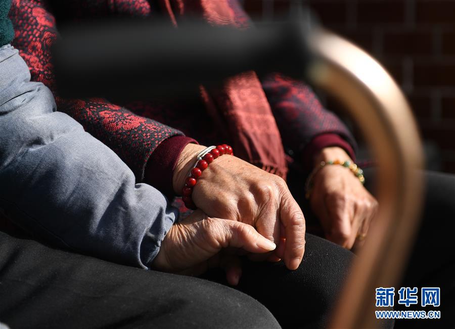 (社會(huì))(4)“86歲”和“72歲”的鄰里姐妹情