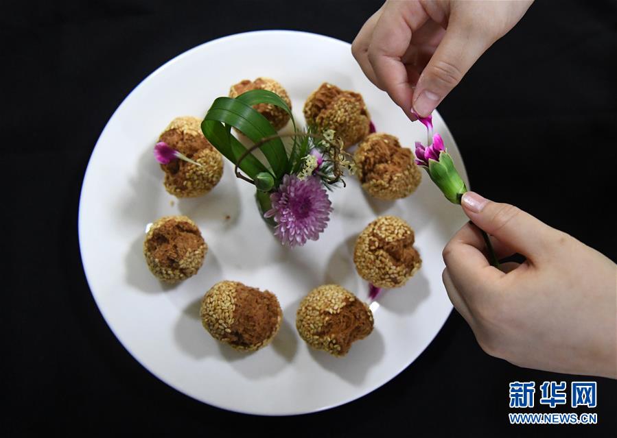 （圖片故事）（4）讓夢(mèng)想開(kāi)花的“地貧”女孩