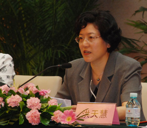 全國婦聯(lián)副主席、書記處書記洪天慧