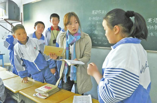 這學(xué)期一開學(xué)，張學(xué)琴在農(nóng)四師一中實(shí)習(xí)。她說很喜歡當(dāng)老師的感覺。