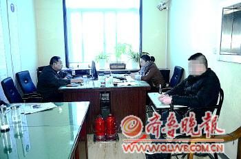警方訊問犯罪嫌疑人。