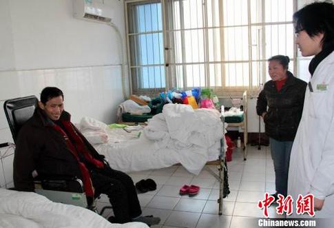 “中國最美護(hù)工”事跡牽眾心醫(yī)院承擔(dān)醫(yī)療生活費