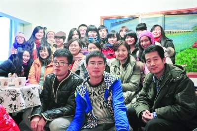 咖啡館股東合影?！懊赘瘛惫﹫D