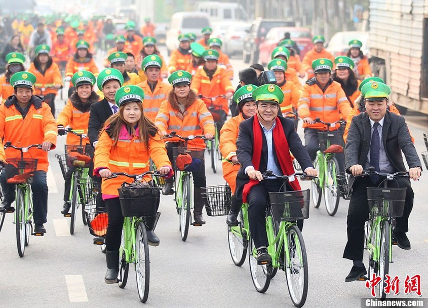 陳光標(biāo)南京免費發(fā)自行車 郎朗助陣