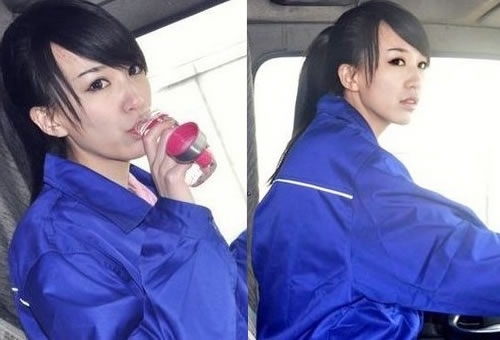 最美司機“藍領(lǐng)妹”：美女就是美女，簡單的藍色工作服照樣時尚性感，相貌清純，扎著干練的馬尾，這就是最美司機“藍領(lǐng)妹”。 