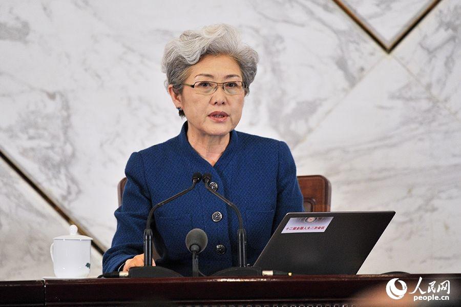全國人大會議女發(fā)言人傅瑩。人民網(wǎng)記者 于凱 攝影