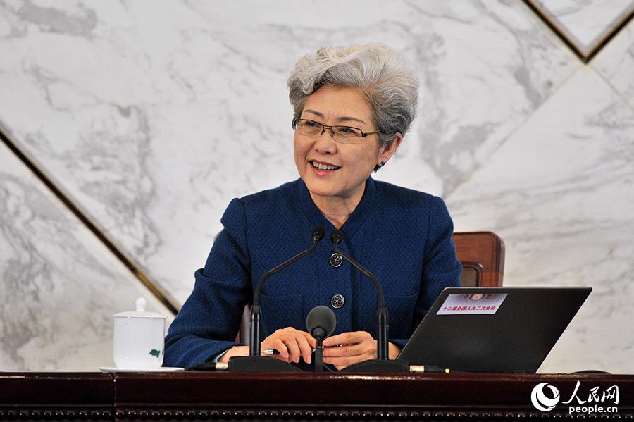 全國人大會議女發(fā)言人傅瑩。人民網(wǎng)記者 于凱 攝影