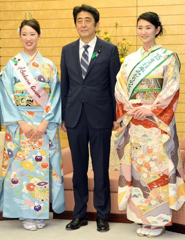 安倍接見日本櫻花女王、綠色女神