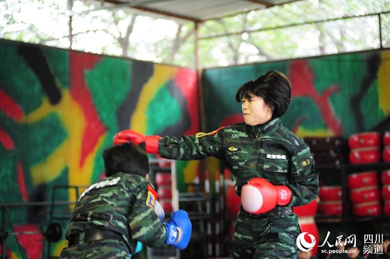 對抗賽，打出不一樣的風(fēng)采。（圖片由四川武警涼山支提供）