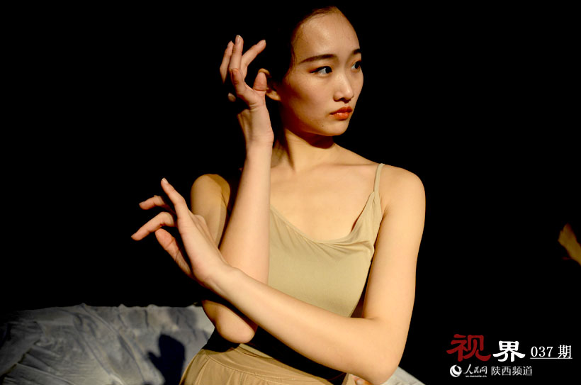 除了要有扎實(shí)的舞蹈基本功外，還需掌握理論知識(shí)，具有靈活的邏輯思維能力、敏銳的洞察力、超強(qiáng)的想象力、記憶力、模仿能力。