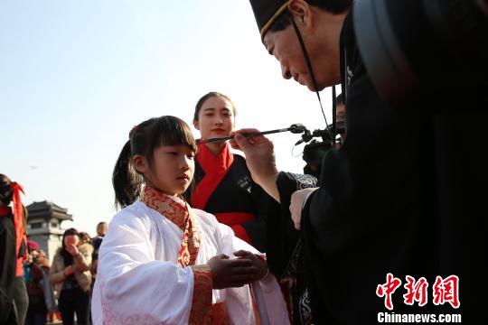 朱砂開(kāi)智?！堖h(yuǎn)　攝