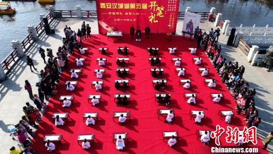 “開筆禮”現(xiàn)場。　張遠(yuǎn)　攝